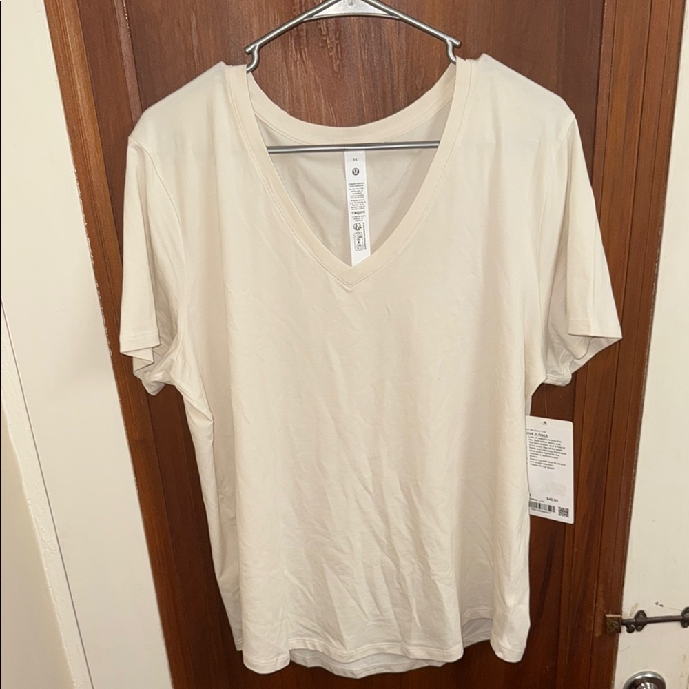 lululemon athletica Cream V-Neck Short Sleeve Tee NWT